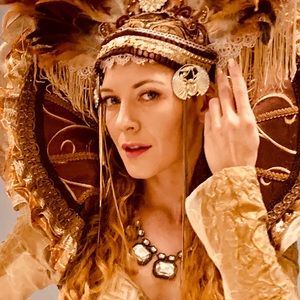 Meet your Posher, Cassandra